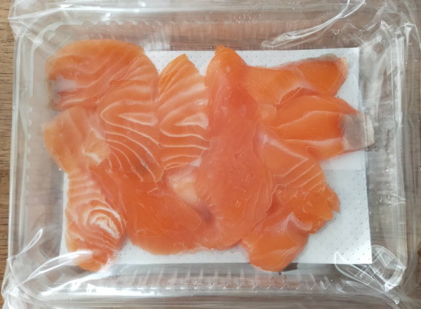 受け取ったサーモンは新鮮そうでした。